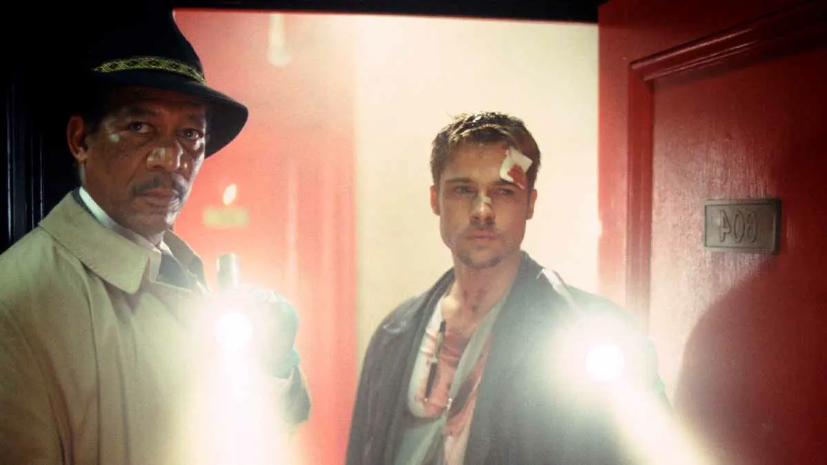 Brad Pitt y Morgan Freeman en la película de David Fincher, Seven.
