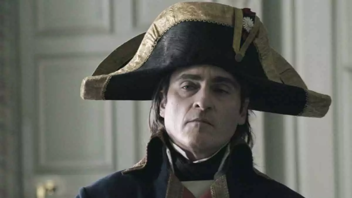 Joaquin Phoenix como Napoleón.